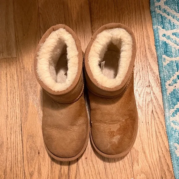 UGG Tan Sheepskin Boots - Picture 3 of 3